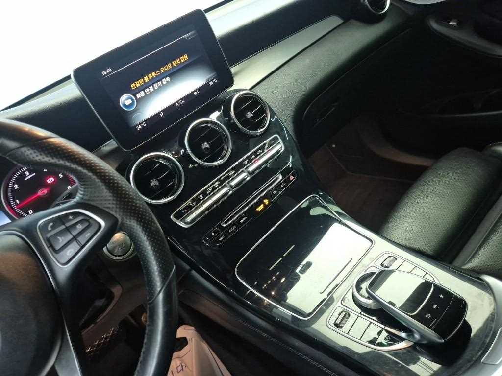 Mercedes Benz GLC Class - Vista 10