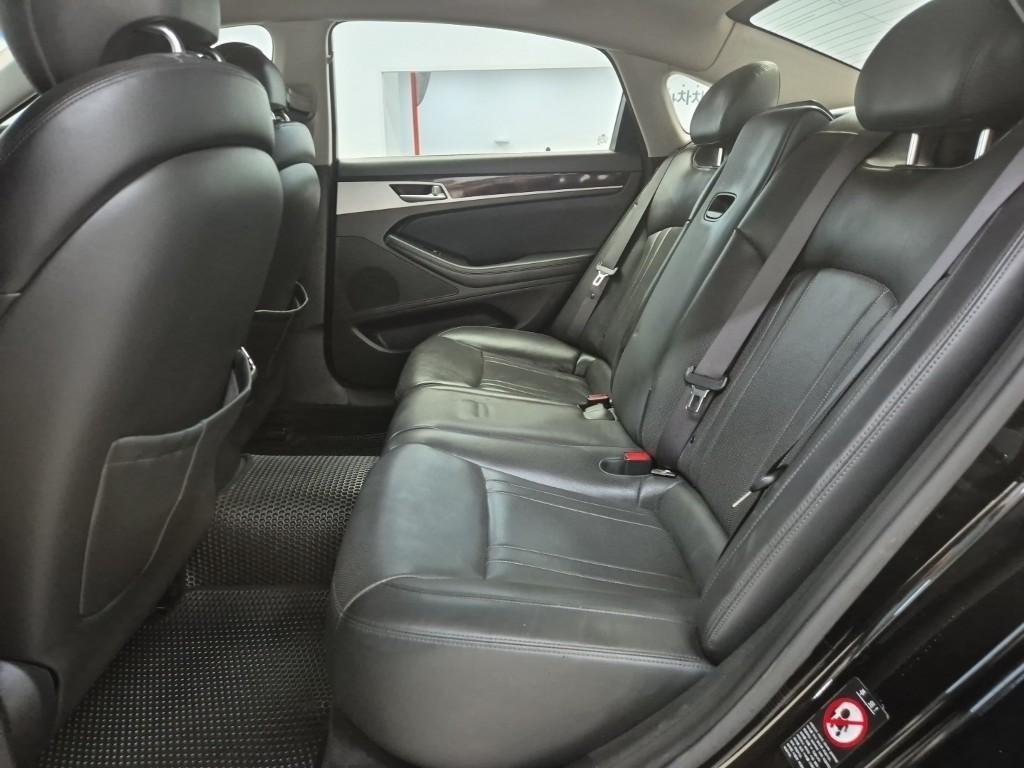 HYUNDAI Genesis - Vista 12