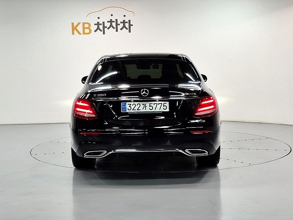 Mercedes Benz E class - Vista 4