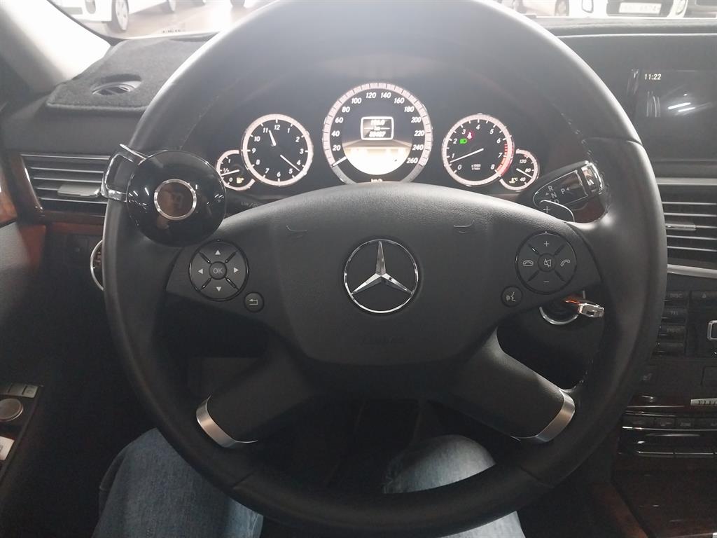 Mercedes Benz E class - Vista 7