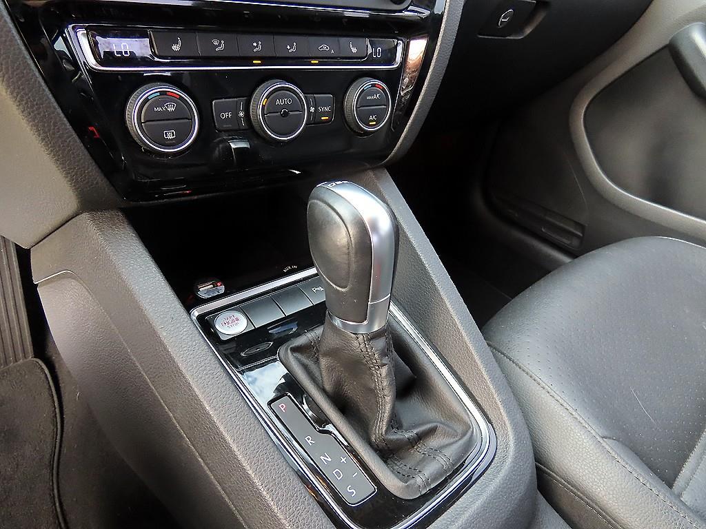 Volkswagen Jetta - Vista 11