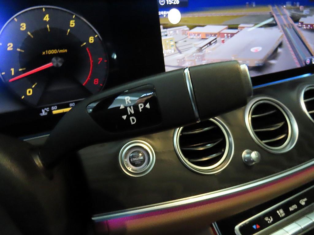 Mercedes Benz E class - Vista 12