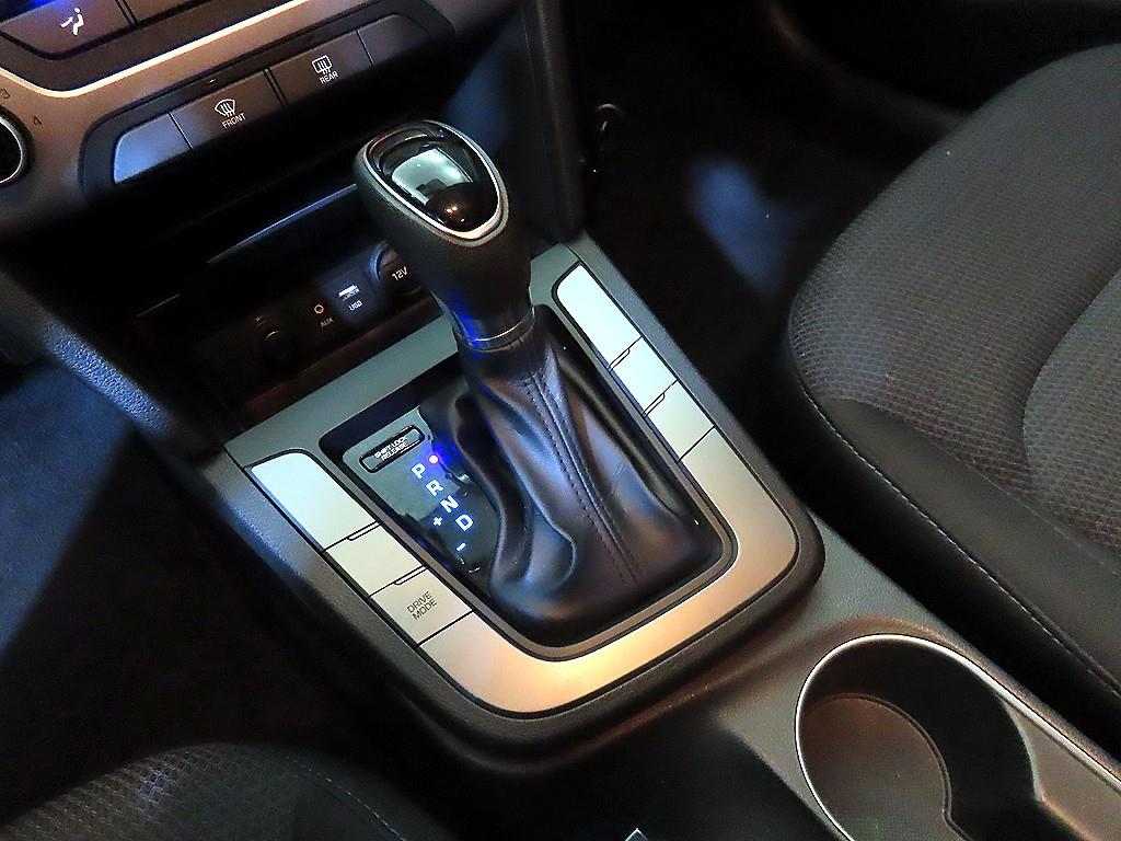 HYUNDAI Avante - Vista 12