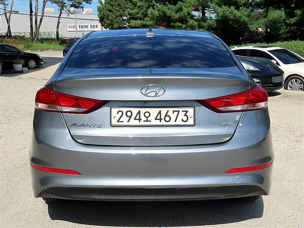 HYUNDAI Avante - Vista 4