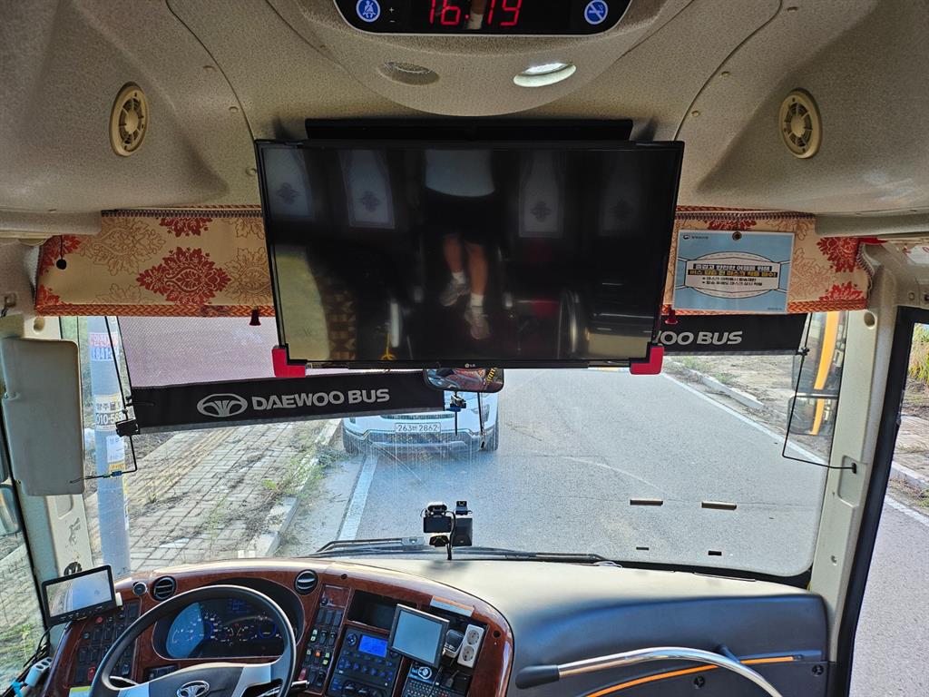 medium and large bus Medium Daewoo Bus - Vista 9