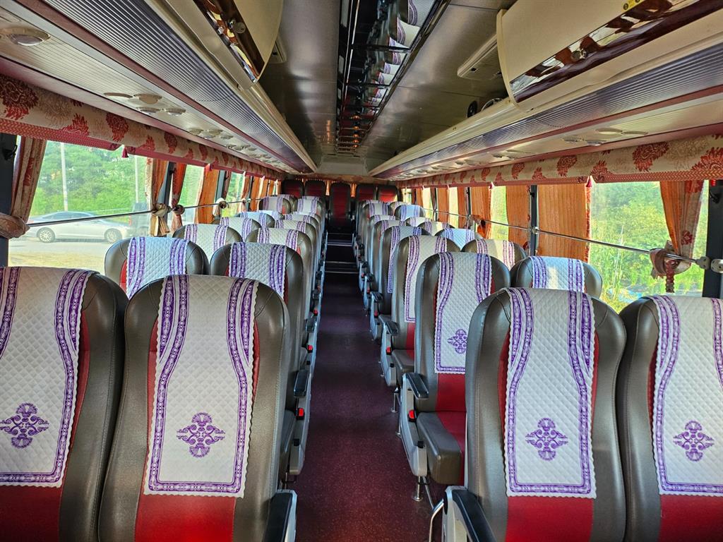 medium and large bus Medium Daewoo Bus - Vista 7