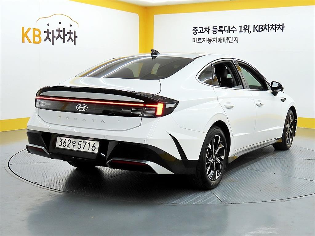 HYUNDAI Sonata - Vista 4