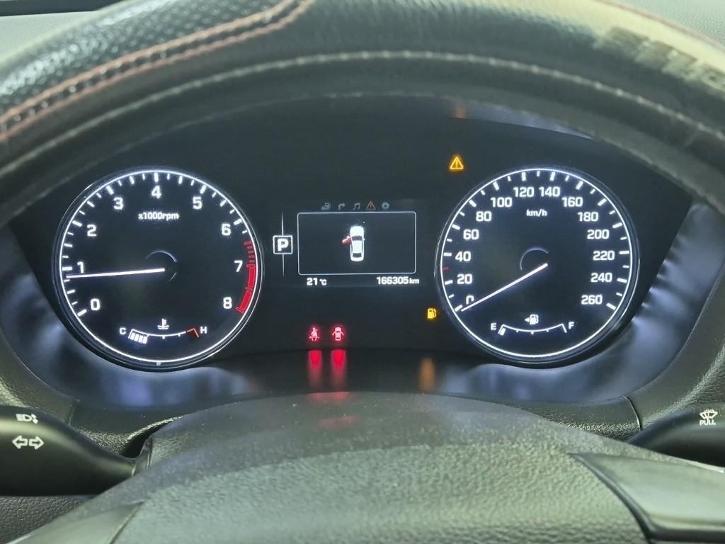 HYUNDAI Genesis - Vista 6