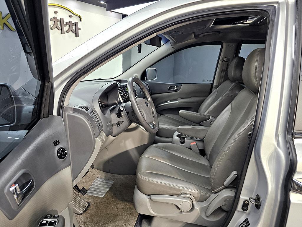 KIA Carnival - Vista 8