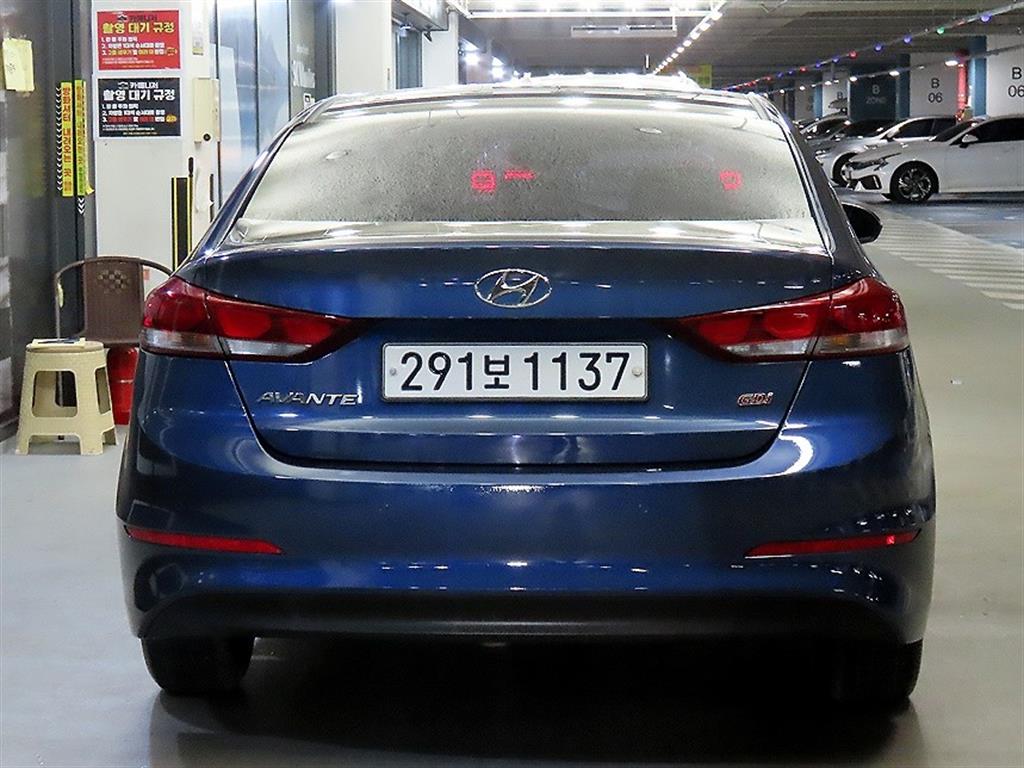 HYUNDAI Avante - Vista 5