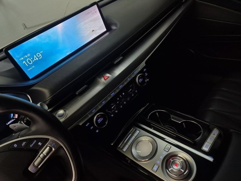 Genesis G80 - Vista 10