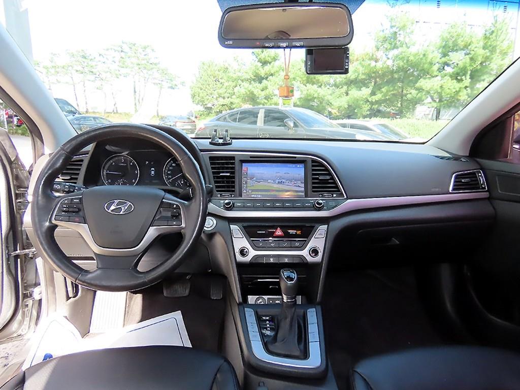 HYUNDAI Avante - Vista 7