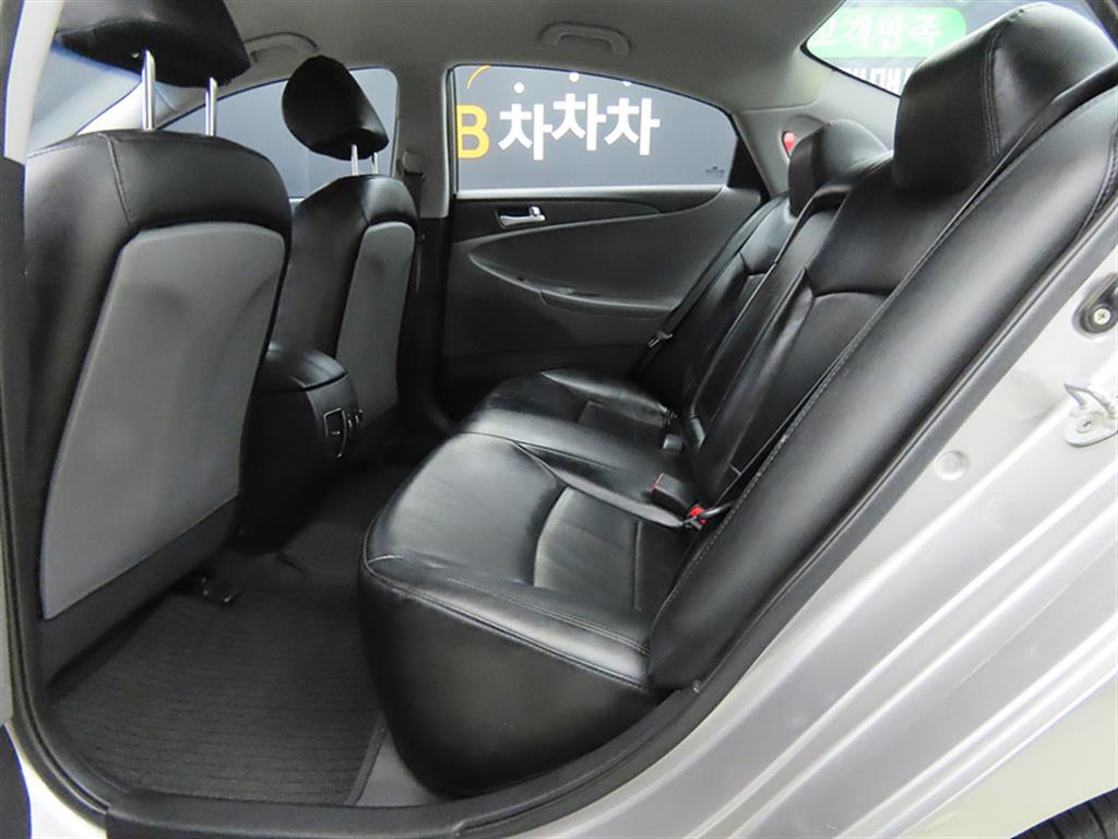 HYUNDAI Sonata - Vista 6