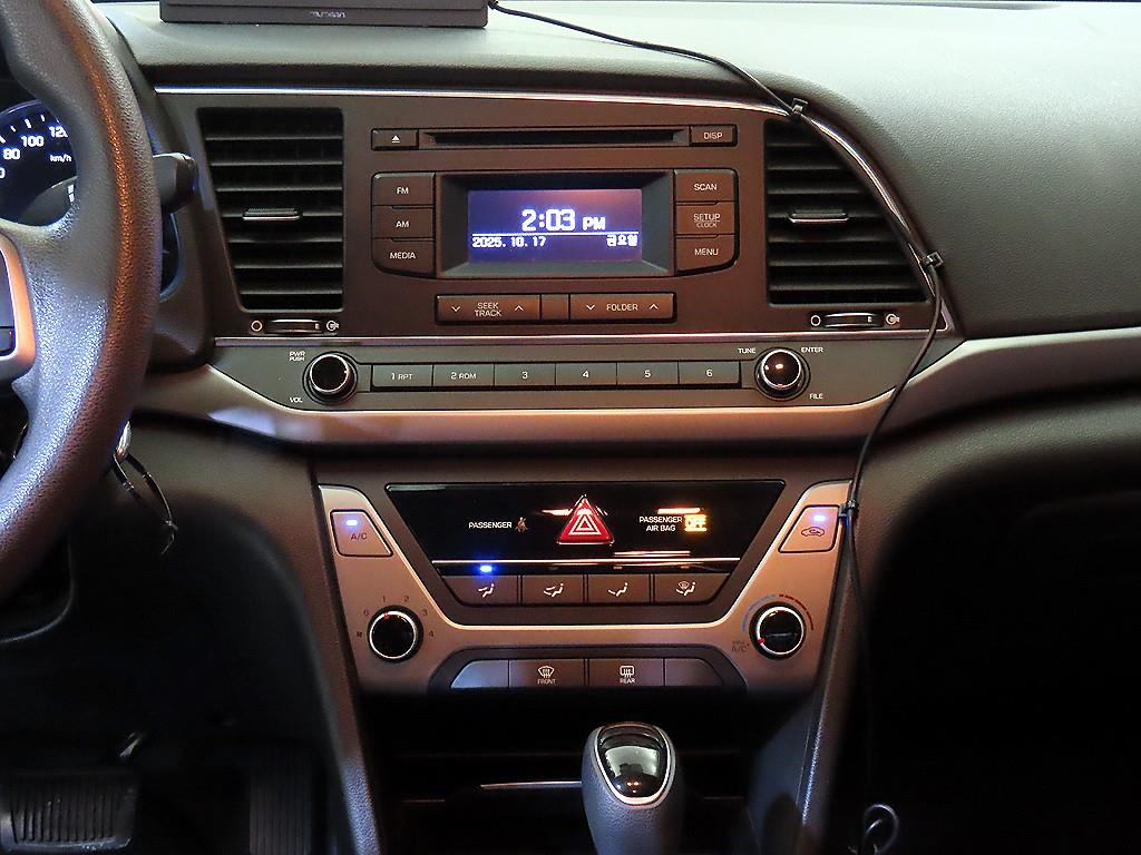 HYUNDAI Avante - Vista 11