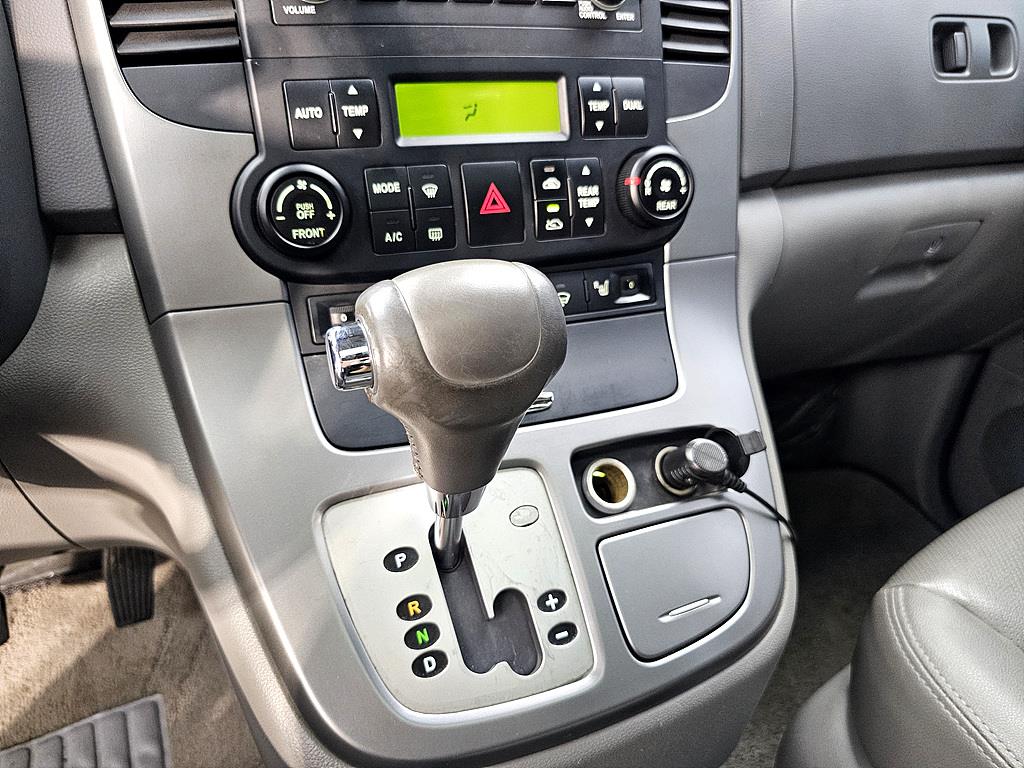 KIA Carnival 2008 Plateado - Importación desde Corea - HF Imports Iquique - Foto 17