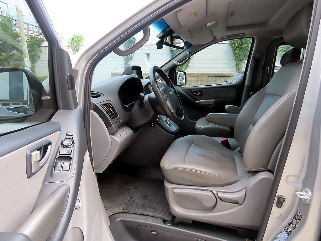 HYUNDAI Starex - Vista 5