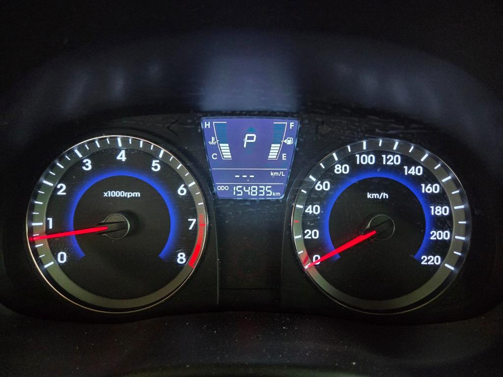 HYUNDAI Accent - Vista 10