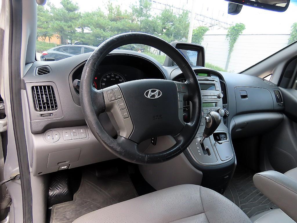 HYUNDAI Starex - Vista 8