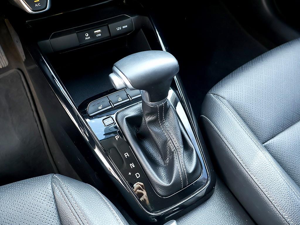 KIA Stonic 2018 Rojo - Importación desde Corea - HF Imports Iquique - Foto 7