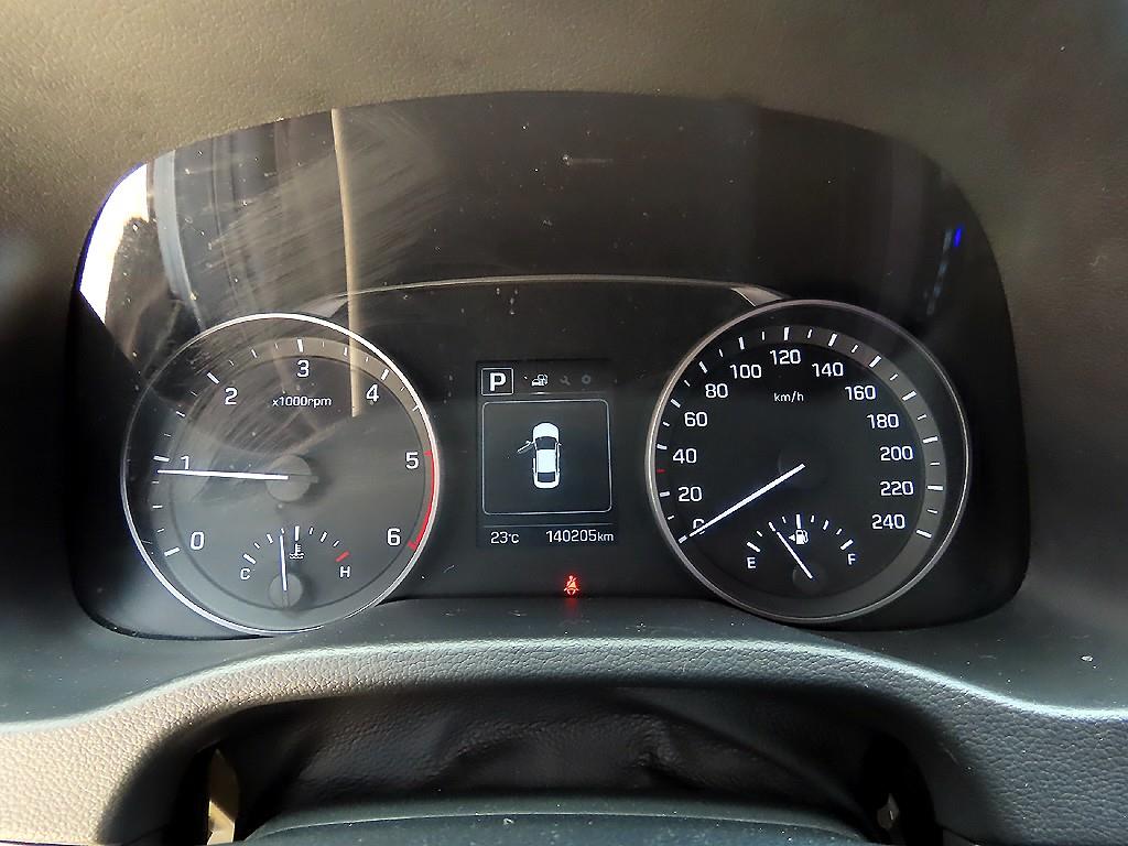 HYUNDAI Avante - Vista 9