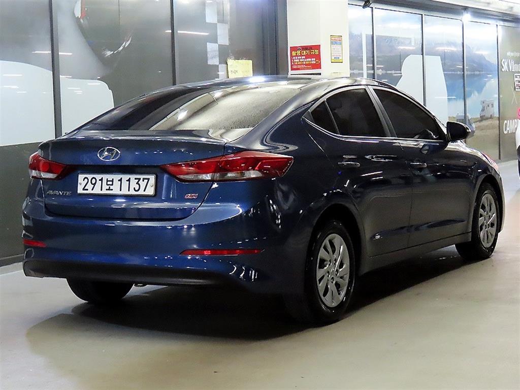 HYUNDAI Avante - Vista 4