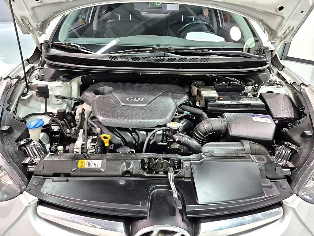 HYUNDAI Avante - Vista 6