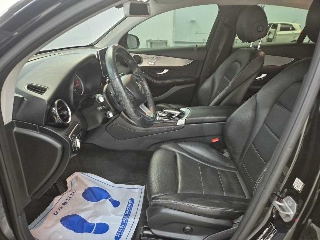 Mercedes Benz GLC Class - Vista 11