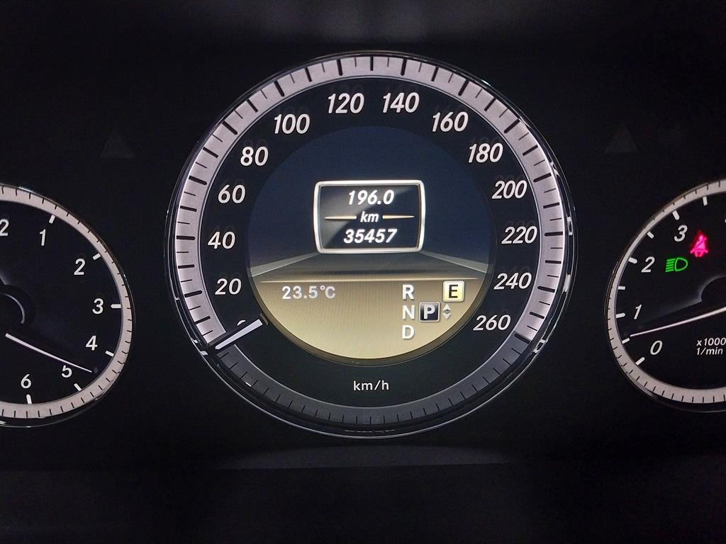 Mercedes Benz E class - Vista 5