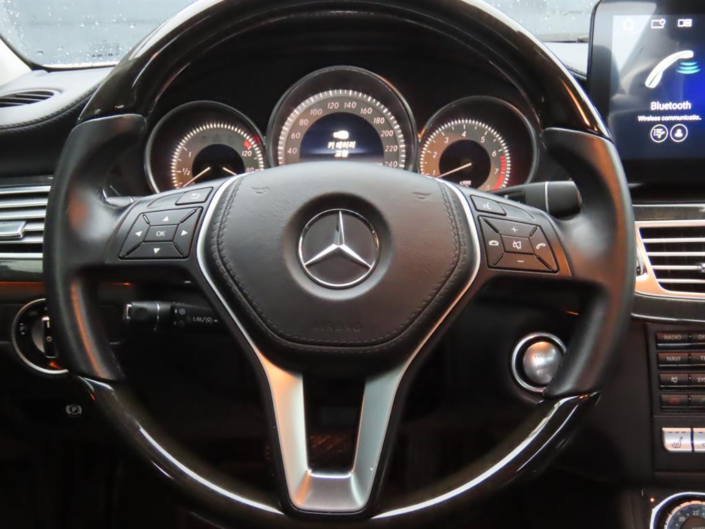 Mercedes Benz CLS Class - Vista 9