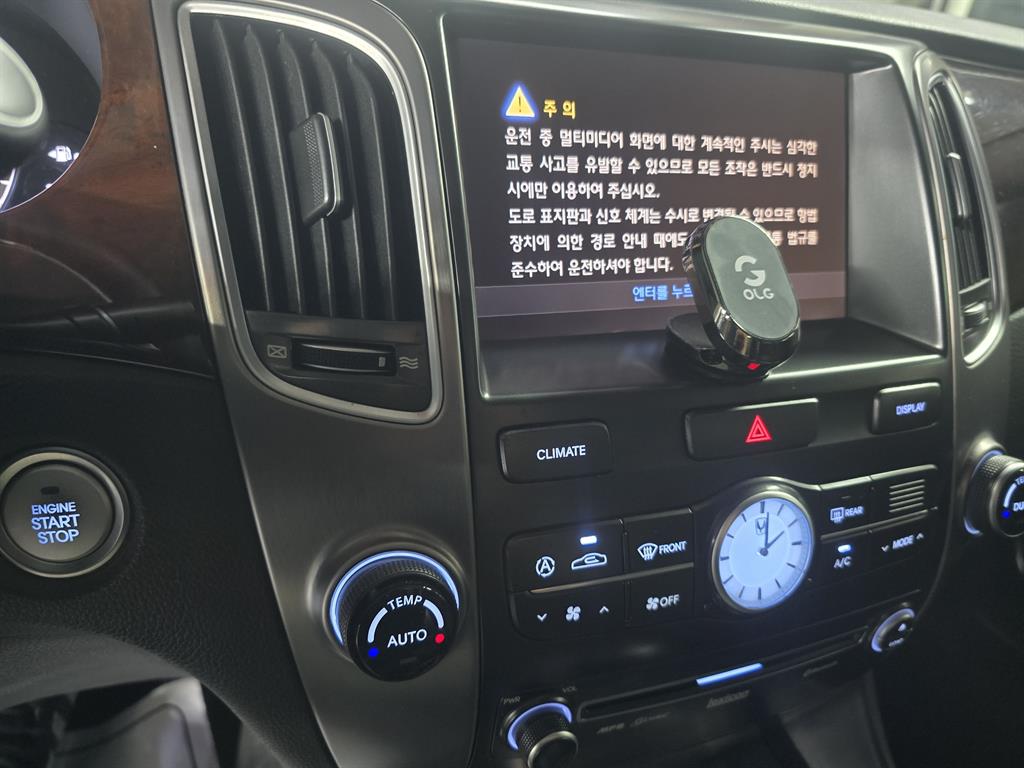 HYUNDAI Equus - Vista 12