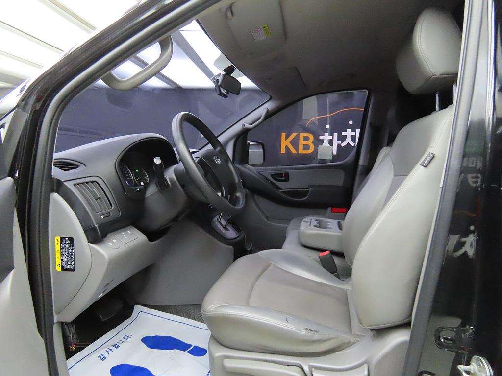 HYUNDAI Starex - Vista 5