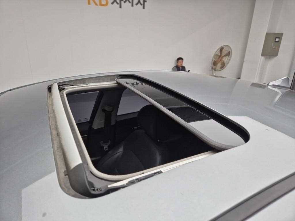 HYUNDAI Avante 2017 Gris - Importación desde Corea - HF Imports Iquique - Foto 13