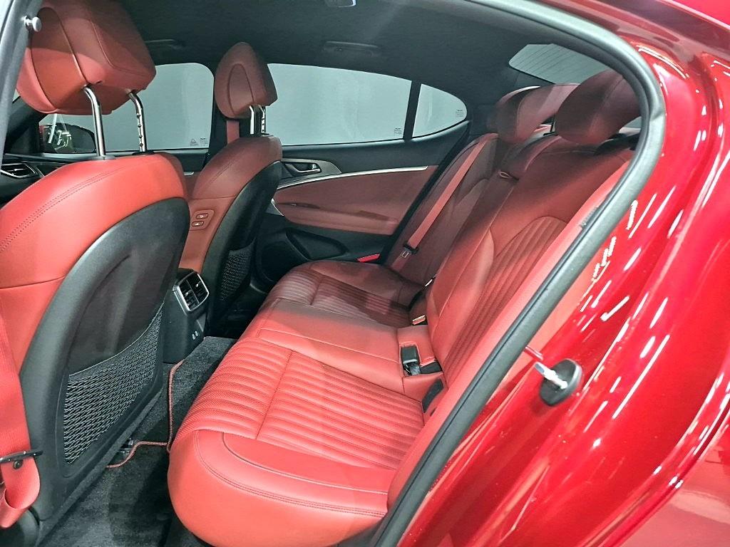 Genesis G70 - Vista 9