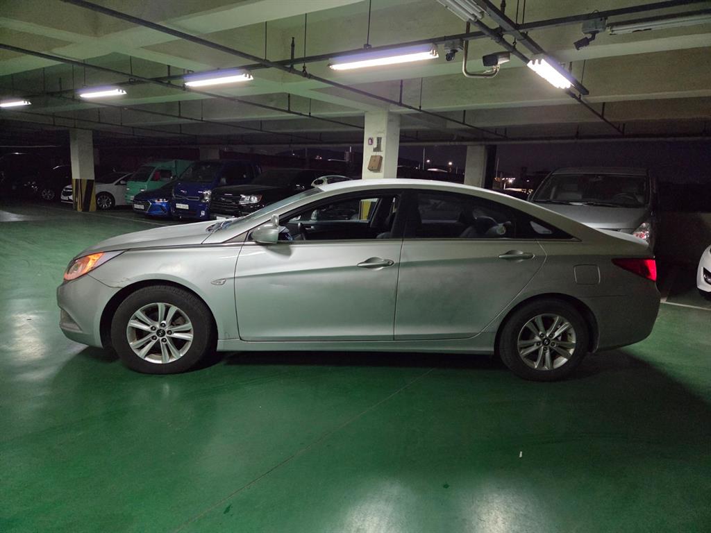 HYUNDAI Sonata - Vista 3