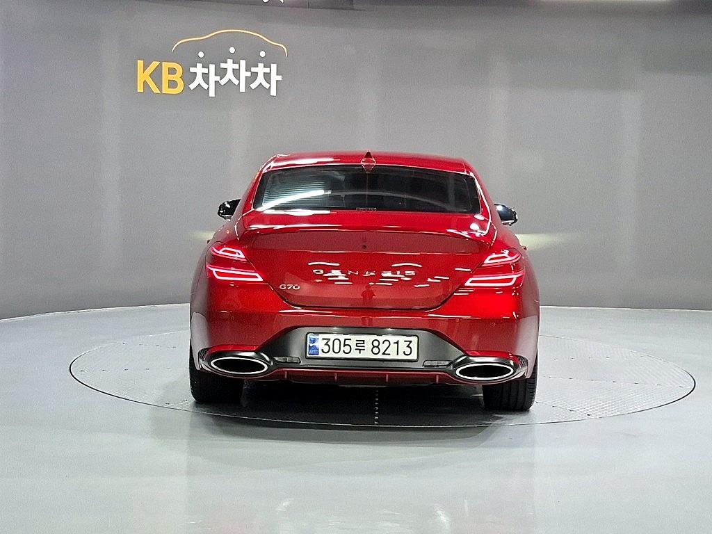 Genesis G70 - Vista 4