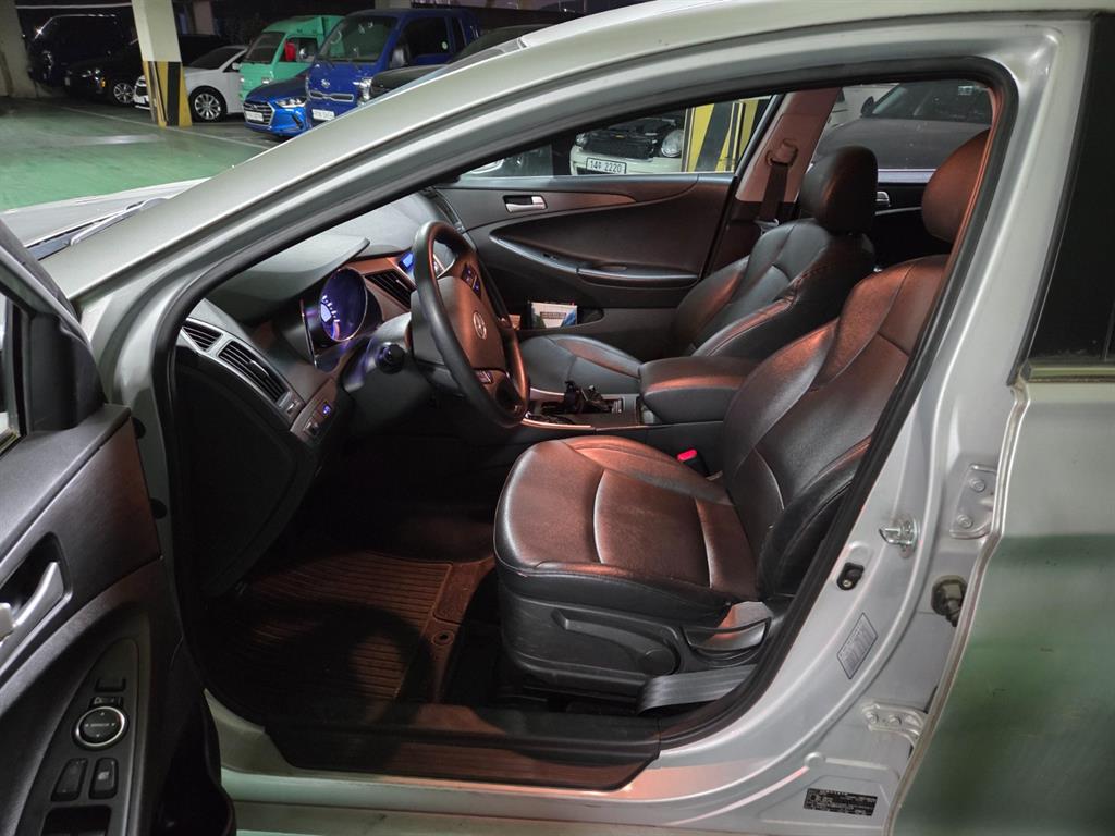 HYUNDAI Sonata - Vista 6