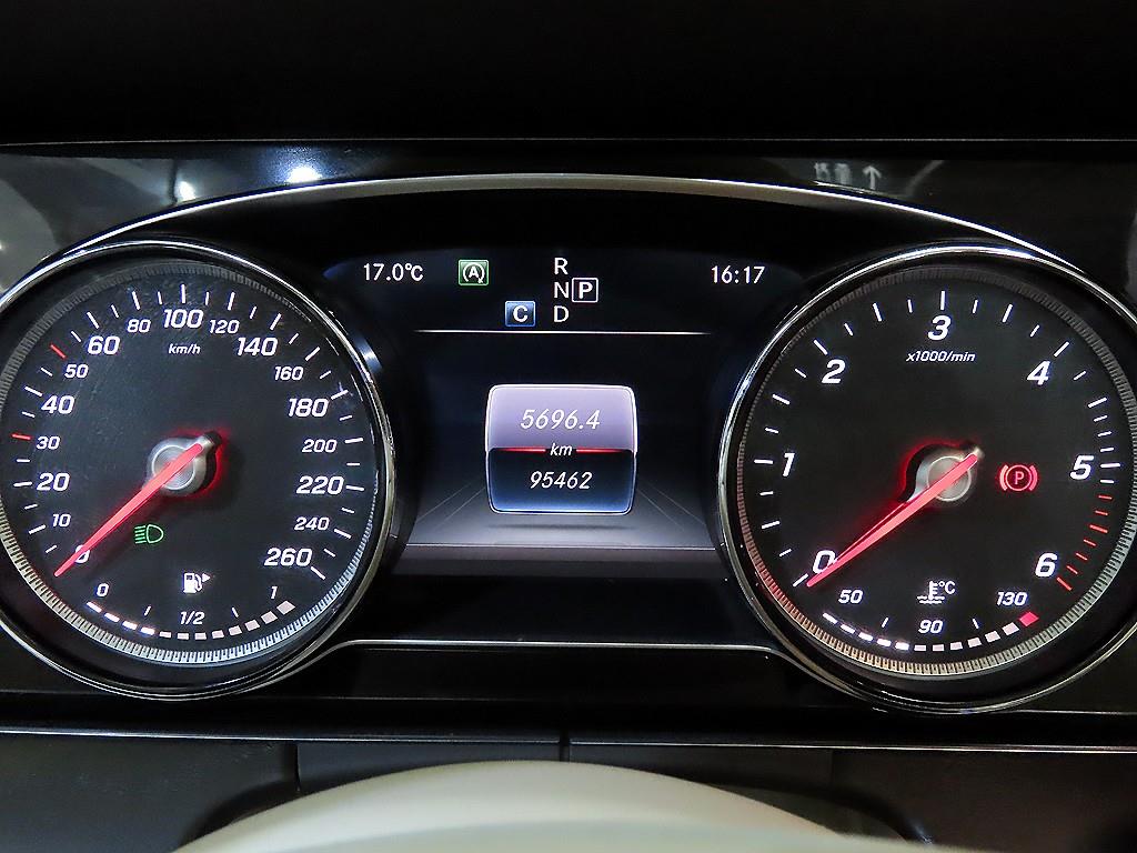 Mercedes Benz E class - Vista 12