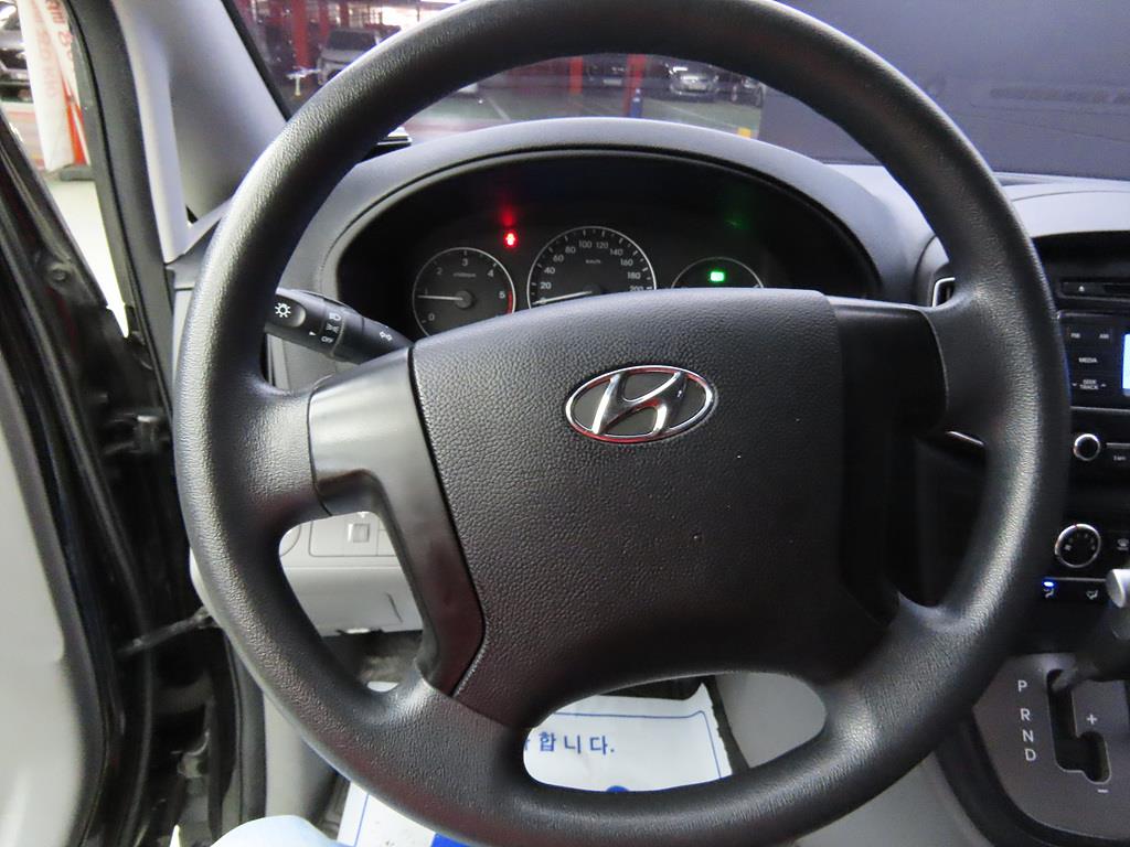 HYUNDAI Starex - Vista 7