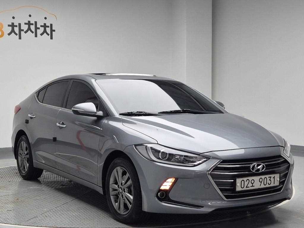 HYUNDAI Avante - Vista 4
