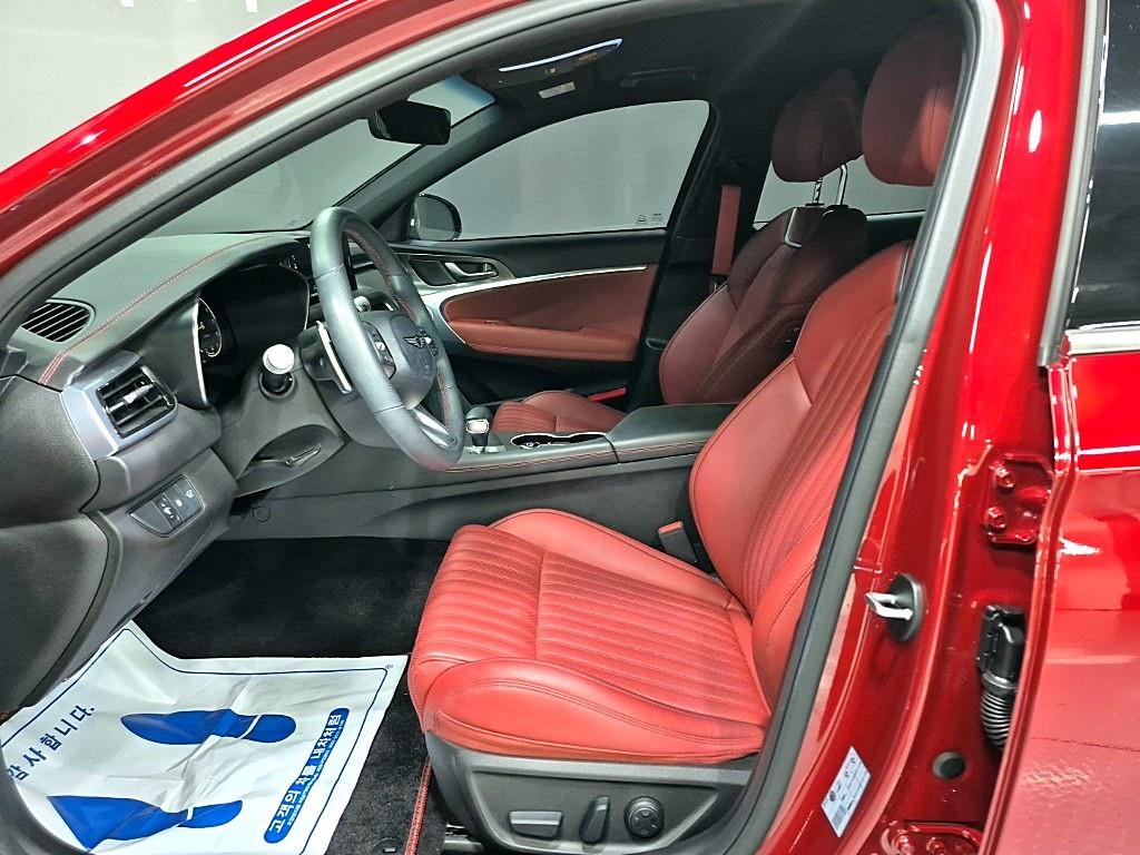 Genesis G70 - Vista 8