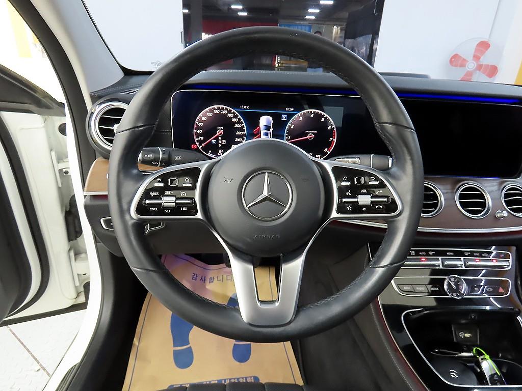 Mercedes Benz E class - Vista 9