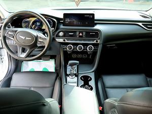 Genesis G70 - Vista 10