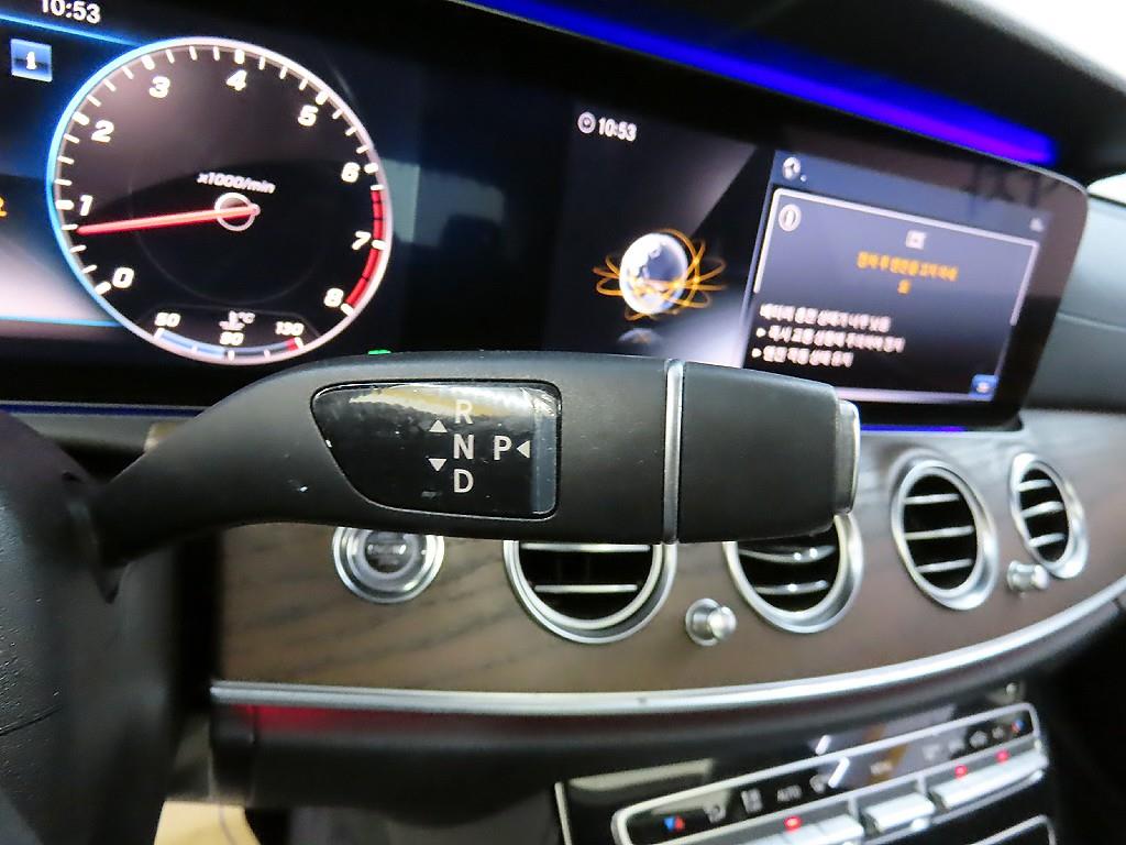 Mercedes Benz E class - Vista 10