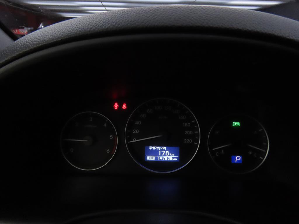 HYUNDAI Starex - Vista 8