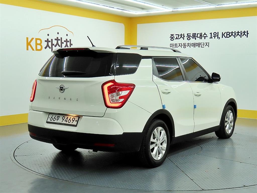 Ssangyong Tivoli - Vista 4