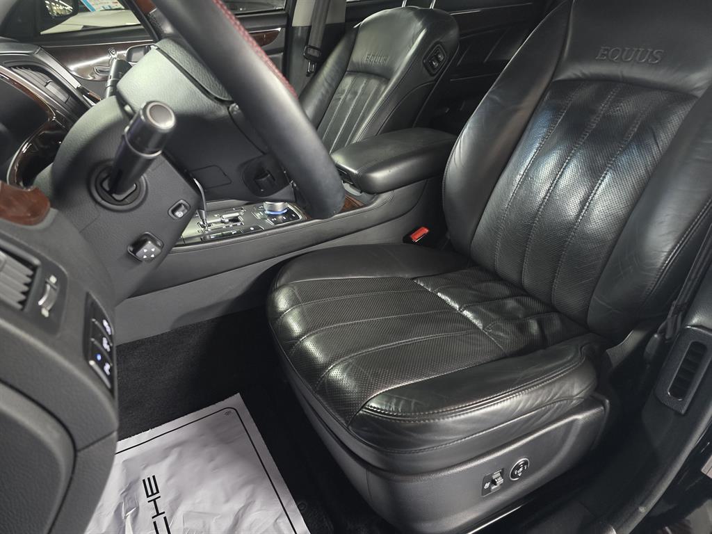 HYUNDAI Equus - Vista 6