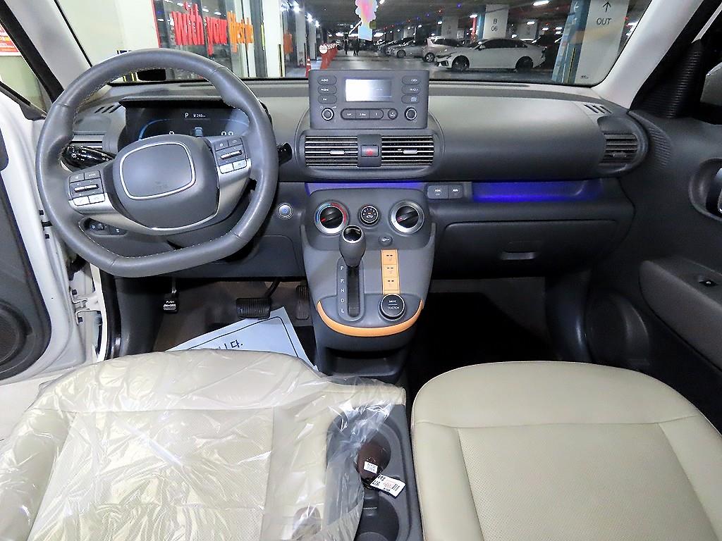 HYUNDAI Casper - Vista 10