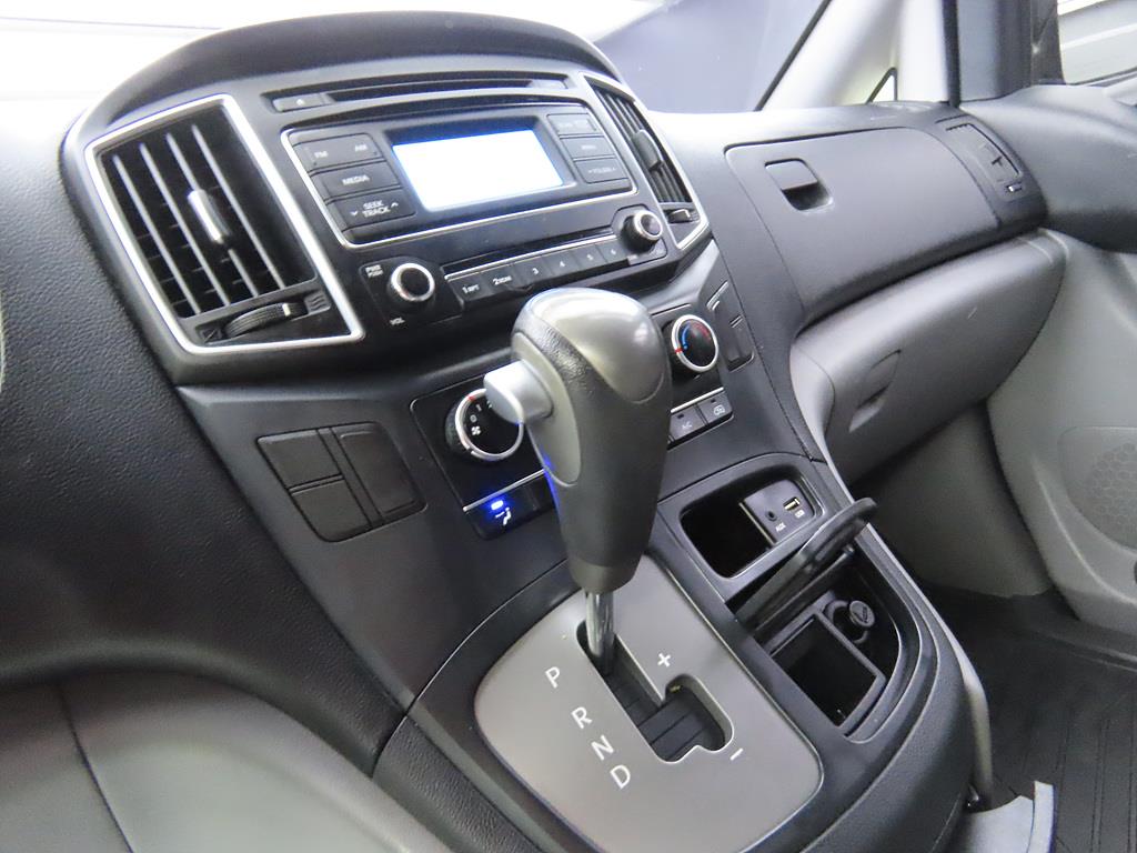 HYUNDAI Starex - Vista 10