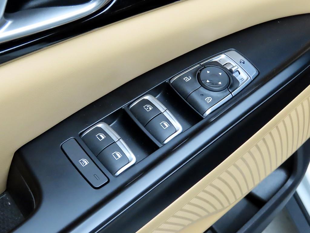 KIA Carnival - Vista 11