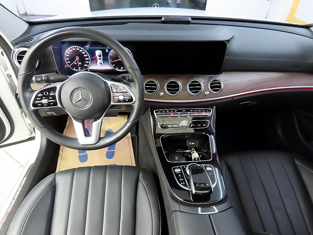 Mercedes Benz E class - Vista 7